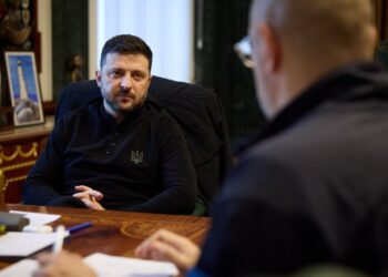 Зеленский заявил, что пора менять план обороны Украины: дал задание Шмыгалю