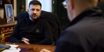 Зеленский заявил, что пора менять план обороны Украины: дал задание Шмыгалю