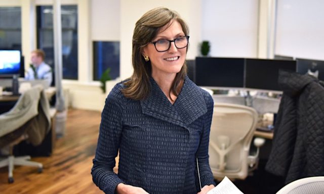 Кэти Вуд пересмотрела свой прогноз по биткоину