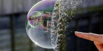 Глава Google рассказал о рисках ИИ-пузыря