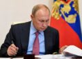 Удар по бизнесу и кошелькам россиян: Путин утвердил резкое повышение налогов