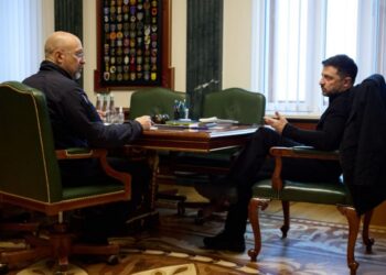 Зеленский поручил министру обороны подготовить новый план обороны Украины