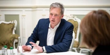 Дрисколл поговорит с россиянами, а Украина готовит встречу Зеленского и Трампа