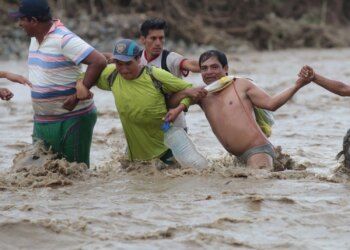 Смертельний зсув у Перу: ріка Амазонки поглинула два човни, щонайменше 12 загиблих