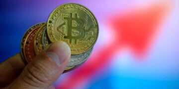 Bitcoin взлетел до 94 000 долларов после двухнедельного падения: что ждет крипторынок
