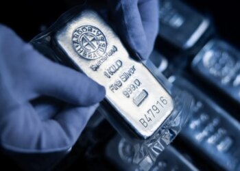 Зростання ціни на срібло обігнало золото: Ціна білого металу злетіла на 100% через дефіцит та промисловий бум