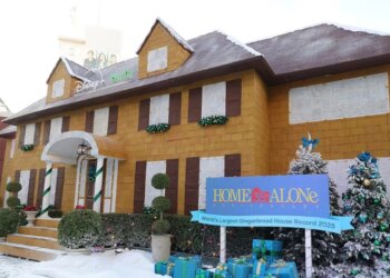 Гігантський пряниковий будинок з фільму "Сам удома" з'явився у США і побив світовий рекорд