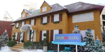 Гігантський пряниковий будинок з фільму "Сам удома" з'явився у США і побив світовий рекорд