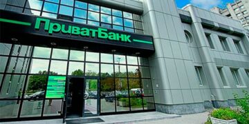 ПриватБанк запустил горячую линию для ветеранов и людей с инвалидностью