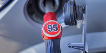 Ажиотаж на АЗС: что происходит на рынке горючего после российских атак