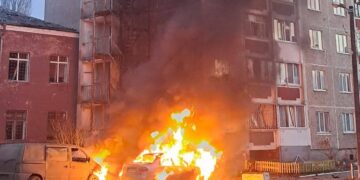 Окупанти влучили в багатоповерховий будинок у Чернігові