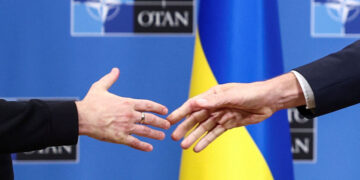 Трамп может пожертвовать “мечтой” Украины ради сделки с Путиным, – CNN