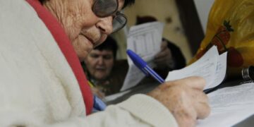 Пенсионерам дали время до 1 января: иначе выплаты “заморозят”