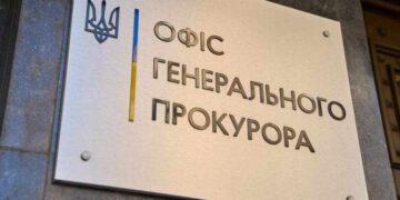 Посадовець міськради Дніпра та ще три особи підозрюються в мільйонних збитках бюджету на відновленні житла після обстрілів