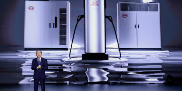 Энергия на 400 км за 5 минут: BYD показала работу новой зарядной станции для авто