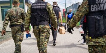 Даже с временной защитой: кому из украинцев грозит депортация из Польши в 2026 году