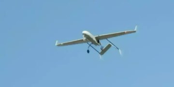 росія зазнала атаки дронів у новорічну ніч: палали НПЗ та нафтобаза, вибухи чули в москві