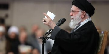 Лідер Ірану наказав "поставити на місце" учасників протестів в країні: кількість загиблих зросла до 15 осіб