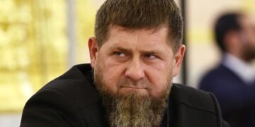 кадиров з'явився на публіці з тростиною після повідомлень про його госпіталізацію