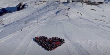 У Швейцарії лижники вшанували пам’ять жертв трагедії в Кран-Монтані