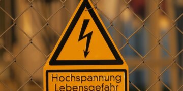 У Німеччині невідомі намагалися підпалити електропідстанцію в Еркраті