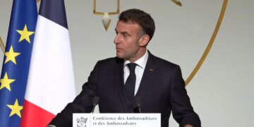 США "поступово відвертаються" від деяких союзників та "ігнорують міжнародні правила" – Макрон