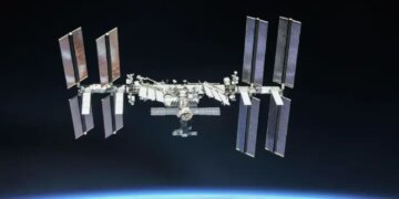 NASA достроково повертає 4 астронавтів з МКС через медичні проблеми