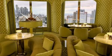 Peridot: У Гонконгу відкрили «неоново-зелений» бар з Instagram-коктейлями та панорамним видом