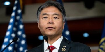 "Ви присягали Конституції, а не Трампу": конгресмен закликав військових США не виконувати наказ про вторгнення в Гренландію