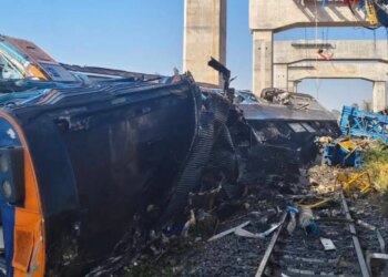 Кран обрушився на потяг у Таїланді: 22 загиблих