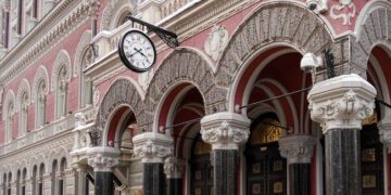 НБУ изменил правила для бизнеса: кто сможет больше отправлять валюты за границу