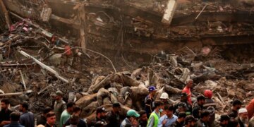 Масштабна пожежа в торговому центрі Карачі: десятки зниклих безвісти та 21 загиблий