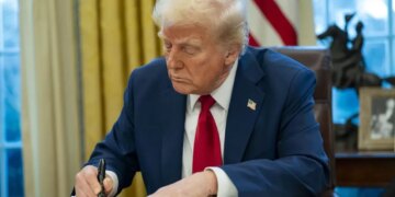 Рейтинг Дональда Трампа впав до 40% за перший рік його другого терміну – ЗМІ