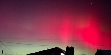 Північне сяйво освітило небо в Україні та по світу на тлі потужної сонячної бурі