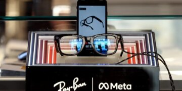 Патентна війна у світі технологій: на творців окулярів Ray-Ban Meta подали багатомільярдний позов