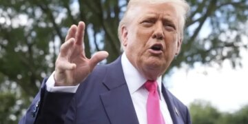 Трамп привітав падіння долара США до чотирирічного мінімуму і назвав це "чудовим"