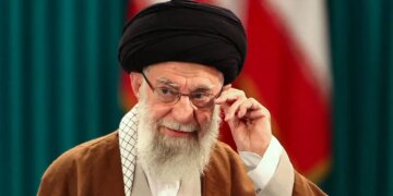 Лідер Ірану Хаменеї переміщений у бункер через загрозу атаки США – ЗМІ