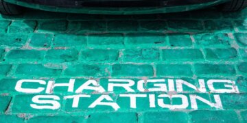 Продажі електромобілів вперше перевищили продажі бензинових авто у ЄС