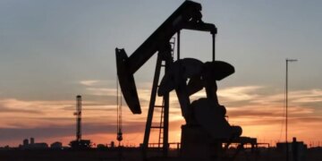 ЛУКОЙЛ продає закордонні активи американському фонду Carlyle – ЗМІ