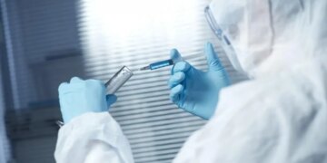 Вірус з високою летальністю Ніпах шириться Азією: що це за інфекція і чи є загроза для України