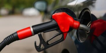 Как не заглохнуть в мороз: водителям дали совет по выбору дизеля на АЗС