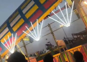 Трагедія на ярмарку в Індії: обвал атракціону забрав життя офіцера поліції, є численні постраждалі, інцидент потрапив на відео