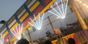 Трагедія на ярмарку в Індії: обвал атракціону забрав життя офіцера поліції, є численні постраждалі, інцидент потрапив на відео