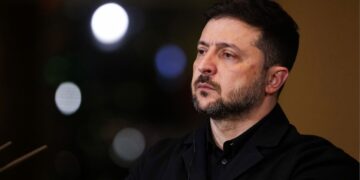 Надо искать диалог, но сдаваться никто не собирается: Зеленский о переговорах с РФ