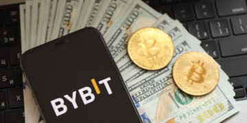 Криптобиржа Bybit запускает IBAN-счета и фактически становится необанком