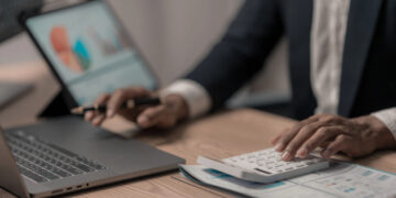 Право на покой: в Украине узаконят “игнор” рабочих чатов на праздники и выходные