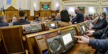 “$20 тысяч в конверте”: украинцы платят за коррупцию в Раде и цифры в платежках