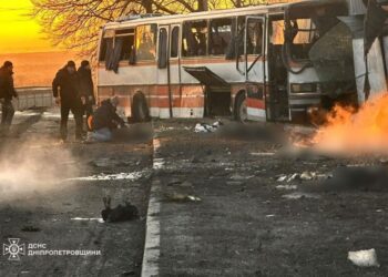 Россия ударила дроном по автобусу с шахтерами: много погибших и раненых