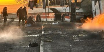 Россия ударила дроном по автобусу с шахтерами: много погибших и раненых