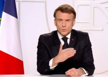 Макрон запропонував відновити діалог з РФ, його також турбує загроза Європі “глибокого геополітичного розриву”